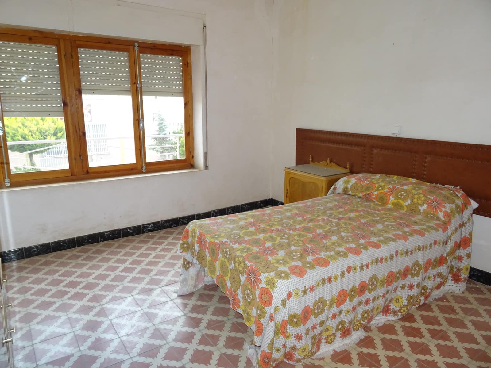 7 bedroom Townhouse for sale in Pinoso with pool - € 229,950 (Ref: 6100983)