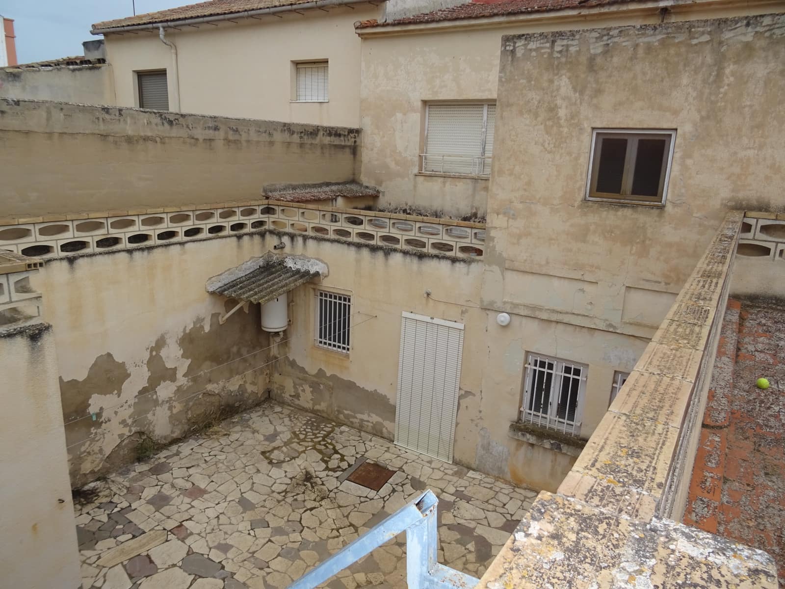 7 bedroom Townhouse for sale in Pinoso with pool - € 229,950 (Ref: 6100983)