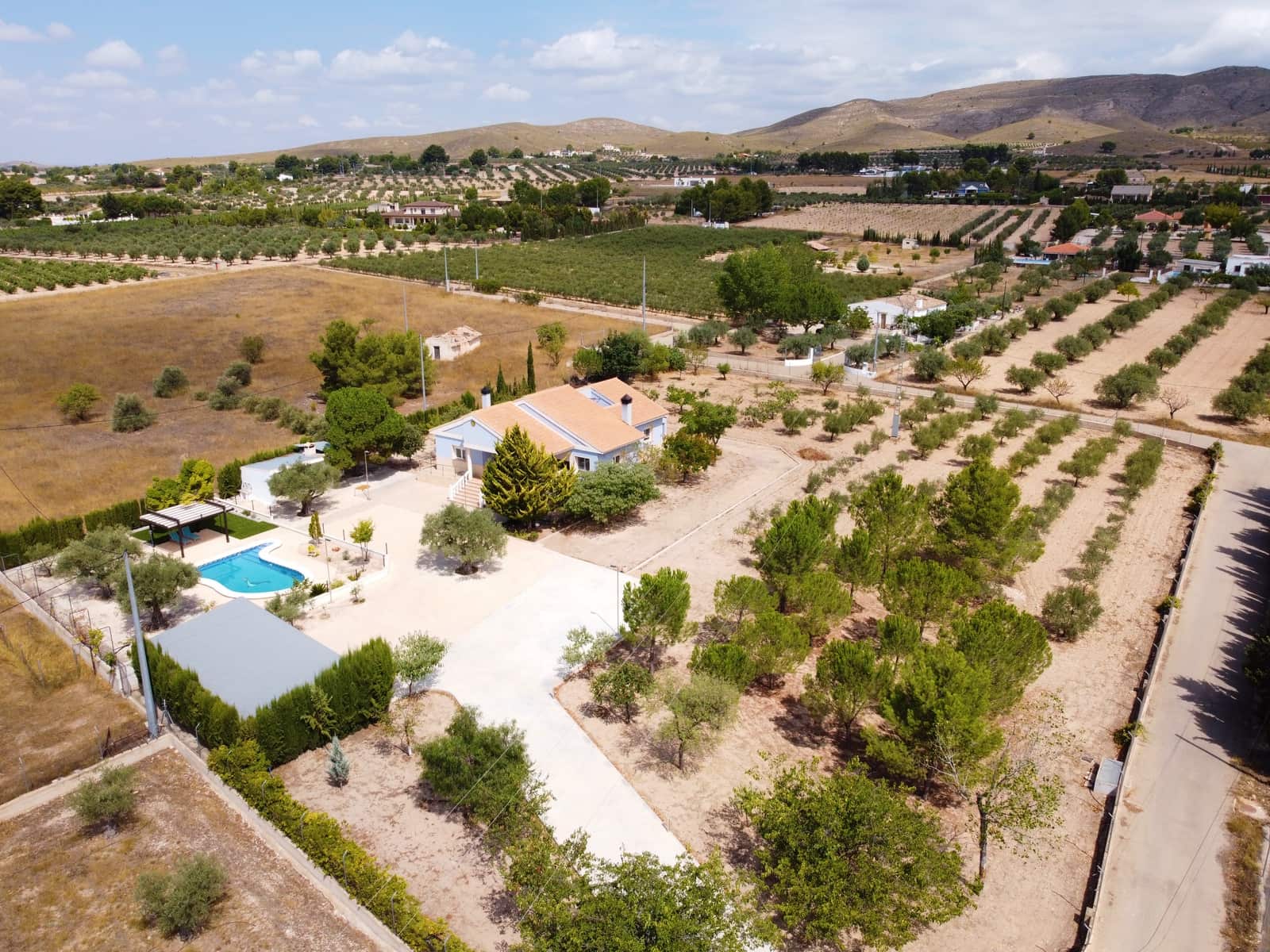 4 soveværelse Villa til salg i Yecla med swimmingpool - € 360.000 (Ref: 6303440)