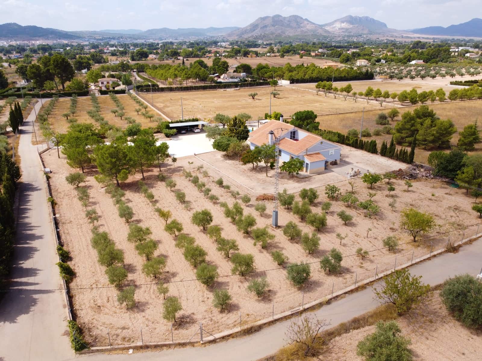 4 soveværelse Villa til salg i Yecla med swimmingpool - € 360.000 (Ref: 6303440)