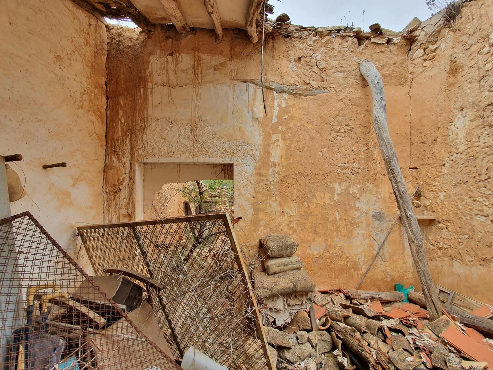 2 soveværelse Finca/Landehus til salg i Yecla med swimmingpool - € 55.000 (Ref: 6453598)