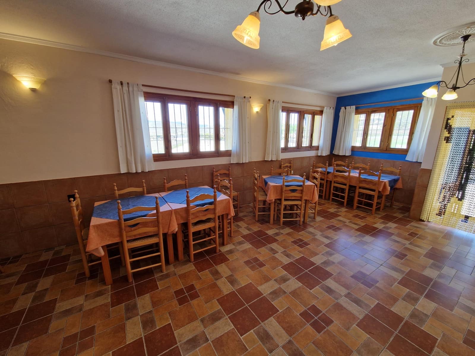 Bar/Restaurante de 5 habitaciones en Pinoso en venta con piscina - 396.000 € (Ref: 6795005)