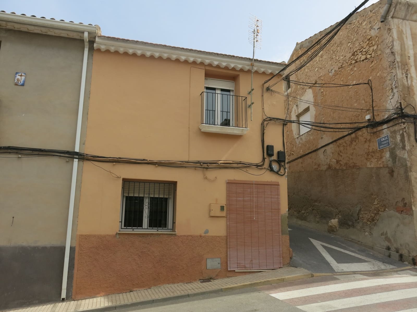 2 soveværelse Byhus til salg i Pinoso med swimmingpool - € 64.950 (Ref: 6957561)