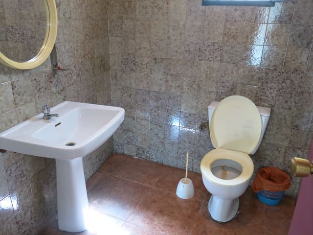 Restaurant/Bar for sale in Pinoso with pool - € 98,500 (Ref: 6957562)