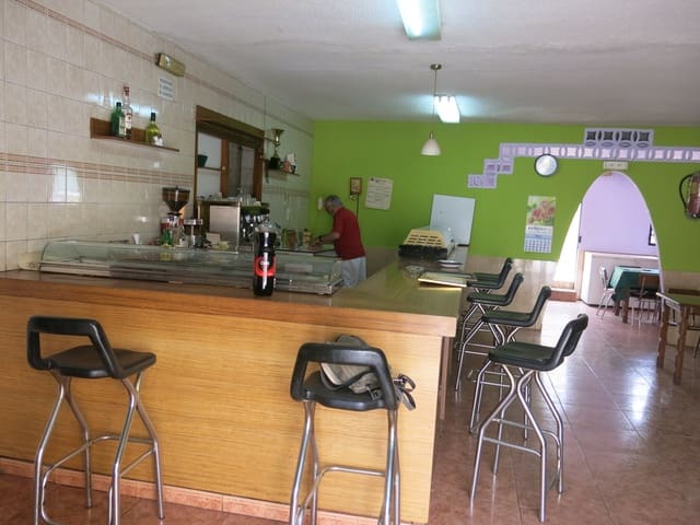 Restaurant/Bar for sale in Pinoso with pool - € 98,500 (Ref: 6957562)