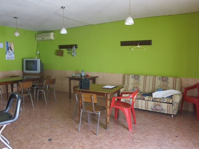 Restaurant/Bar for sale in Pinoso with pool - € 98,500 (Ref: 6957562)