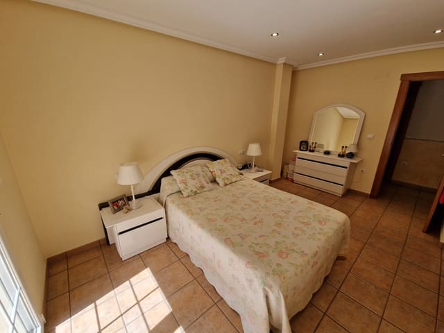 5 bedroom Townhouse for sale in L'Algueña / Alguenya with pool - € 250,000 (Ref: 6995866)