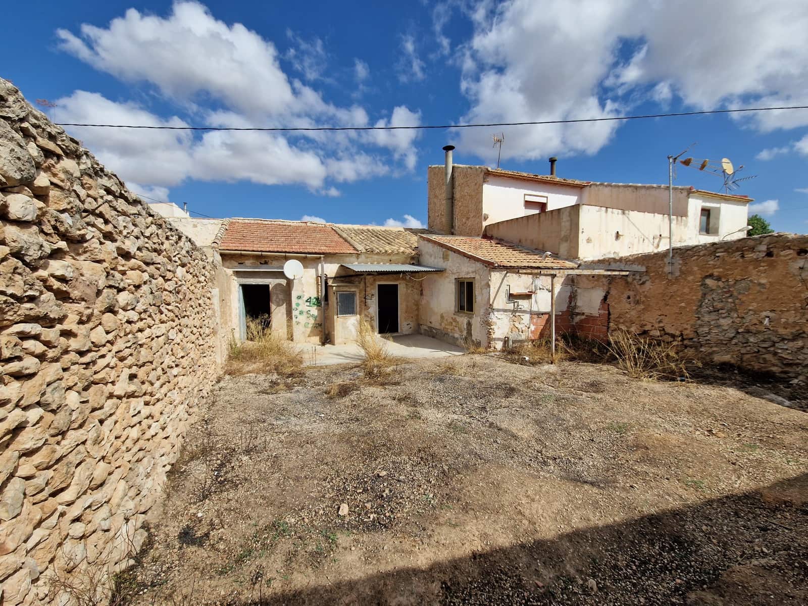 2 soveværelse Byhus til salg i L'Alguena / Alguenya med swimmingpool - € 54.000 (Ref: 7040501)