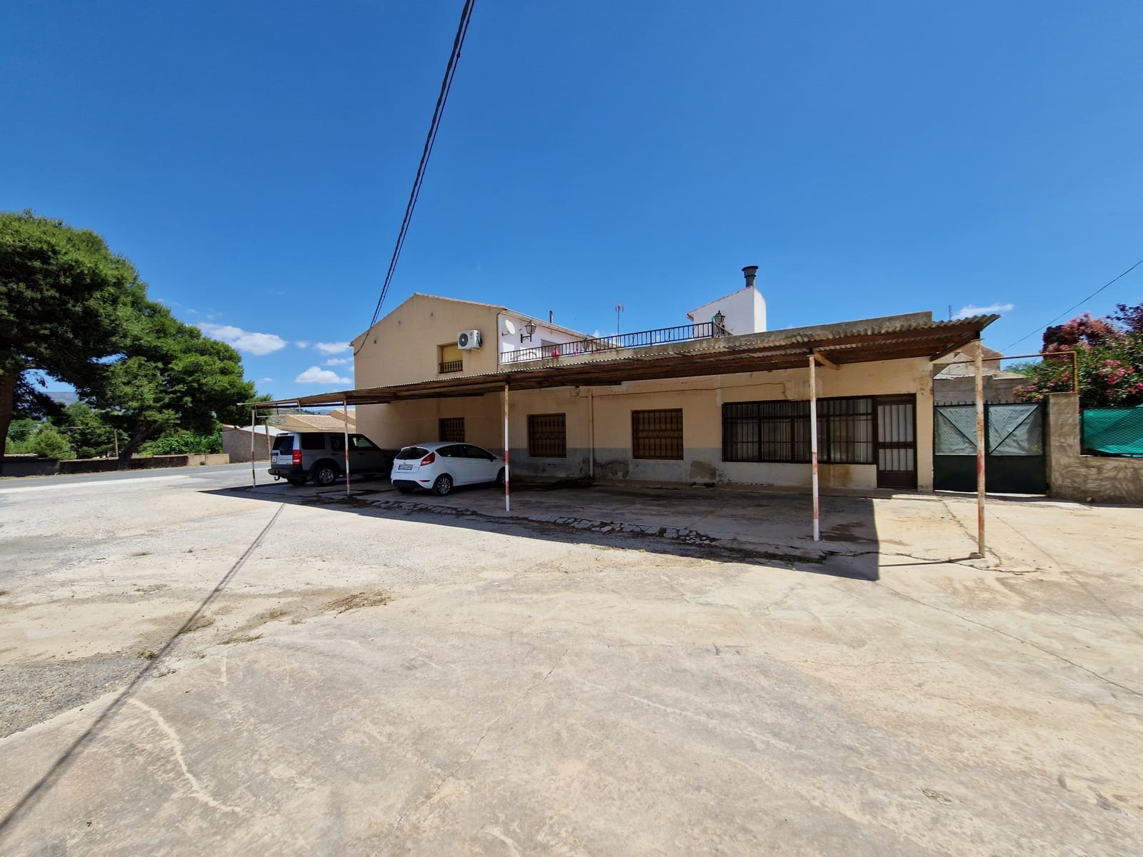 4 bedroom Restaurant/Bar for sale in Pinoso with pool - € 350,000 (Ref: 7046286)