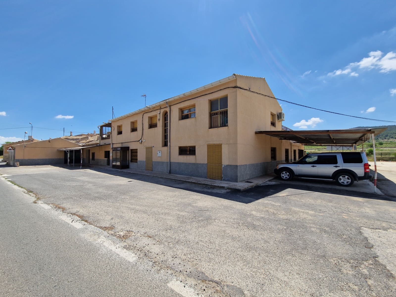 4 bedroom Restaurant/Bar for sale in Pinoso with pool - € 350,000 (Ref: 7046286)