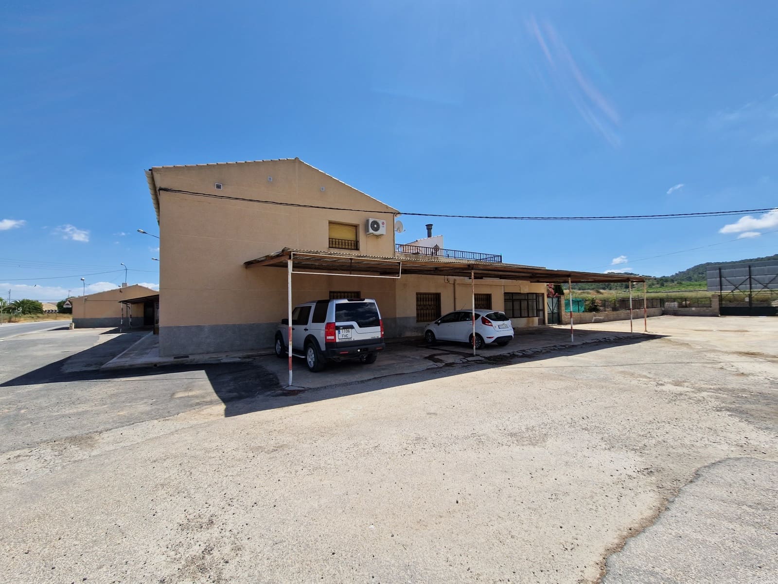 4 bedroom Restaurant/Bar for sale in Pinoso with pool - € 350,000 (Ref: 7046286)