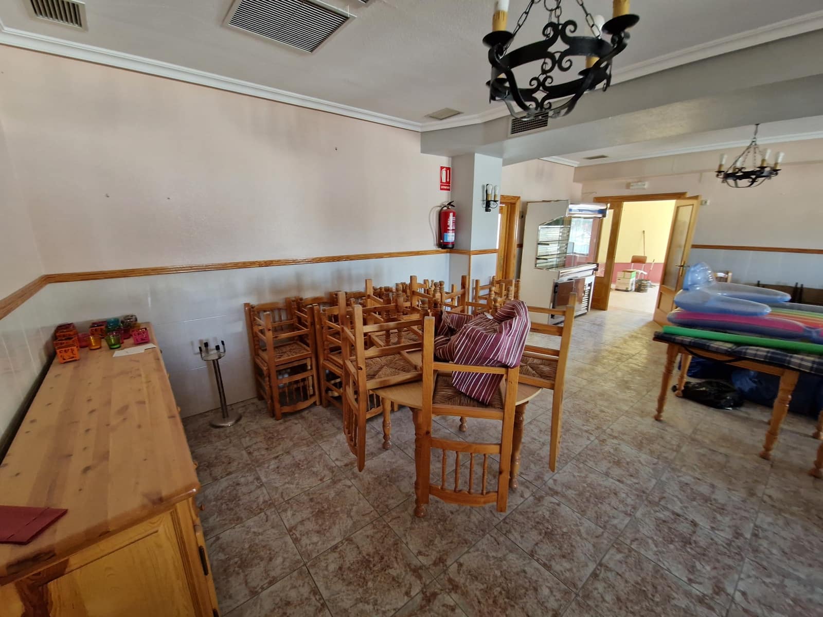 4 bedroom Restaurant/Bar for sale in Pinoso with pool - € 350,000 (Ref: 7046286)