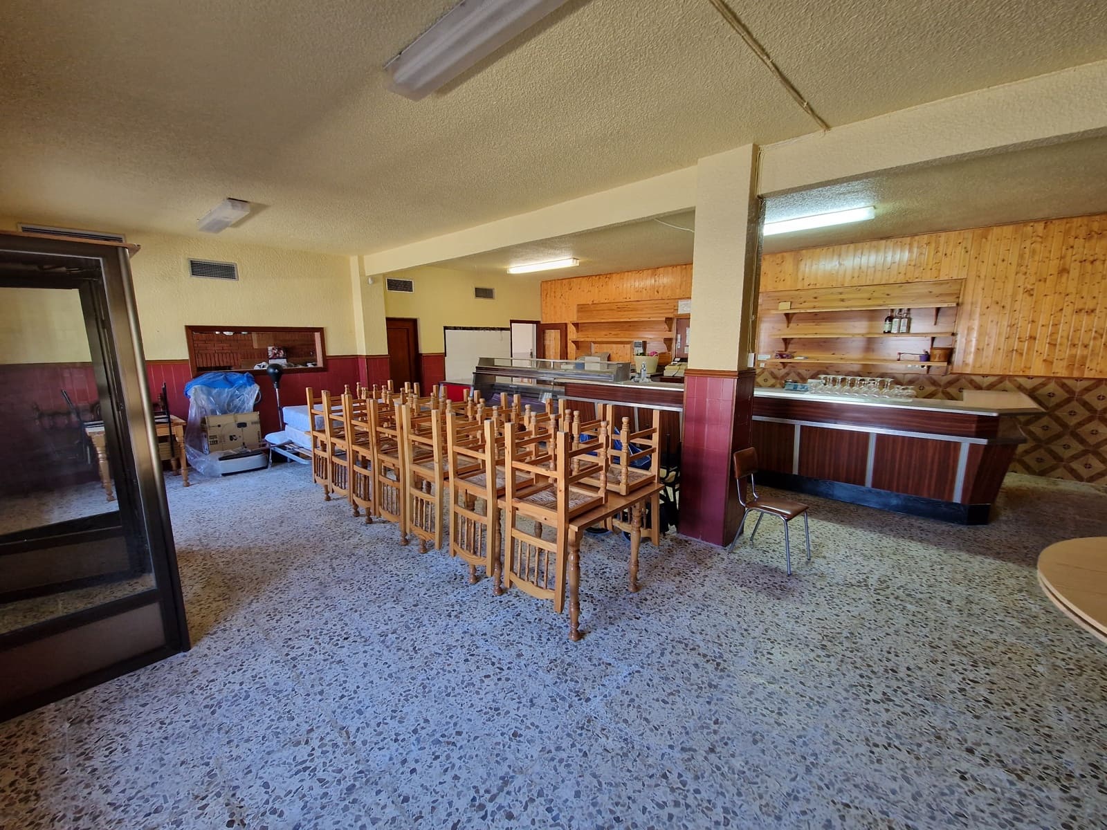 4 bedroom Restaurant/Bar for sale in Pinoso with pool - € 350,000 (Ref: 7046286)