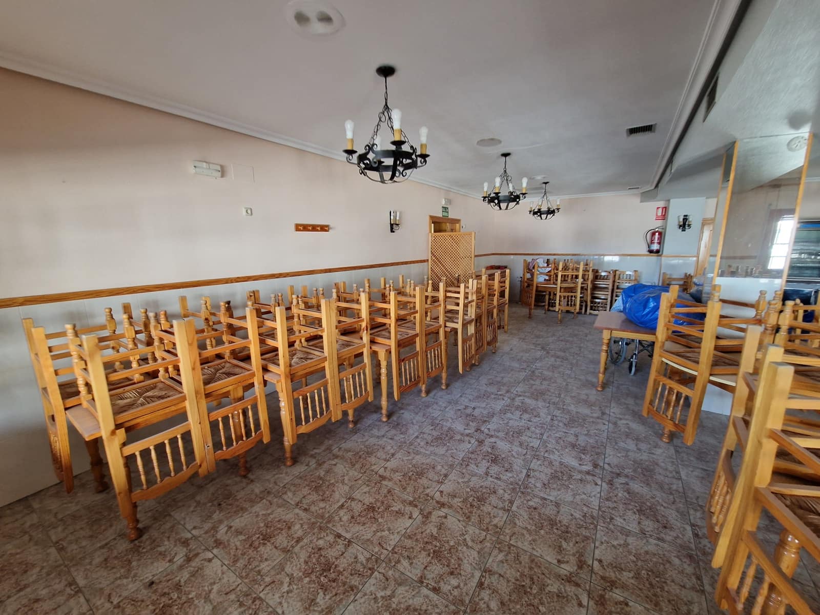 4 bedroom Restaurant/Bar for sale in Pinoso with pool - € 350,000 (Ref: 7046286)