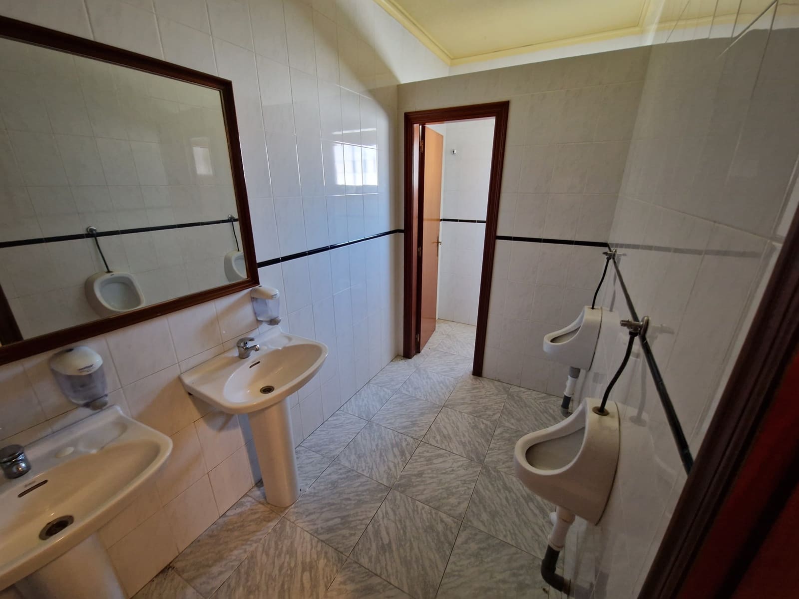 4 bedroom Restaurant/Bar for sale in Pinoso with pool - € 350,000 (Ref: 7046286)