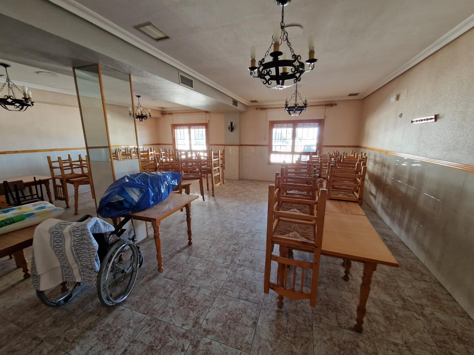 4 bedroom Restaurant/Bar for sale in Pinoso with pool - € 350,000 (Ref: 7046286)