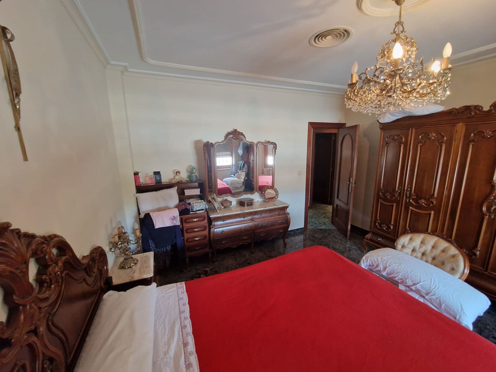 4 bedroom Restaurant/Bar for sale in Pinoso with pool - € 350,000 (Ref: 7046286)