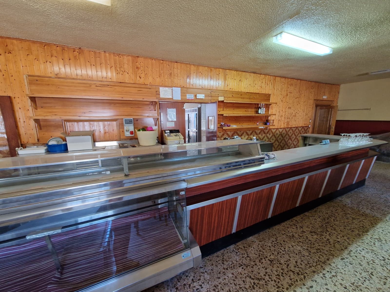 4 bedroom Restaurant/Bar for sale in Pinoso with pool - € 350,000 (Ref: 7046286)