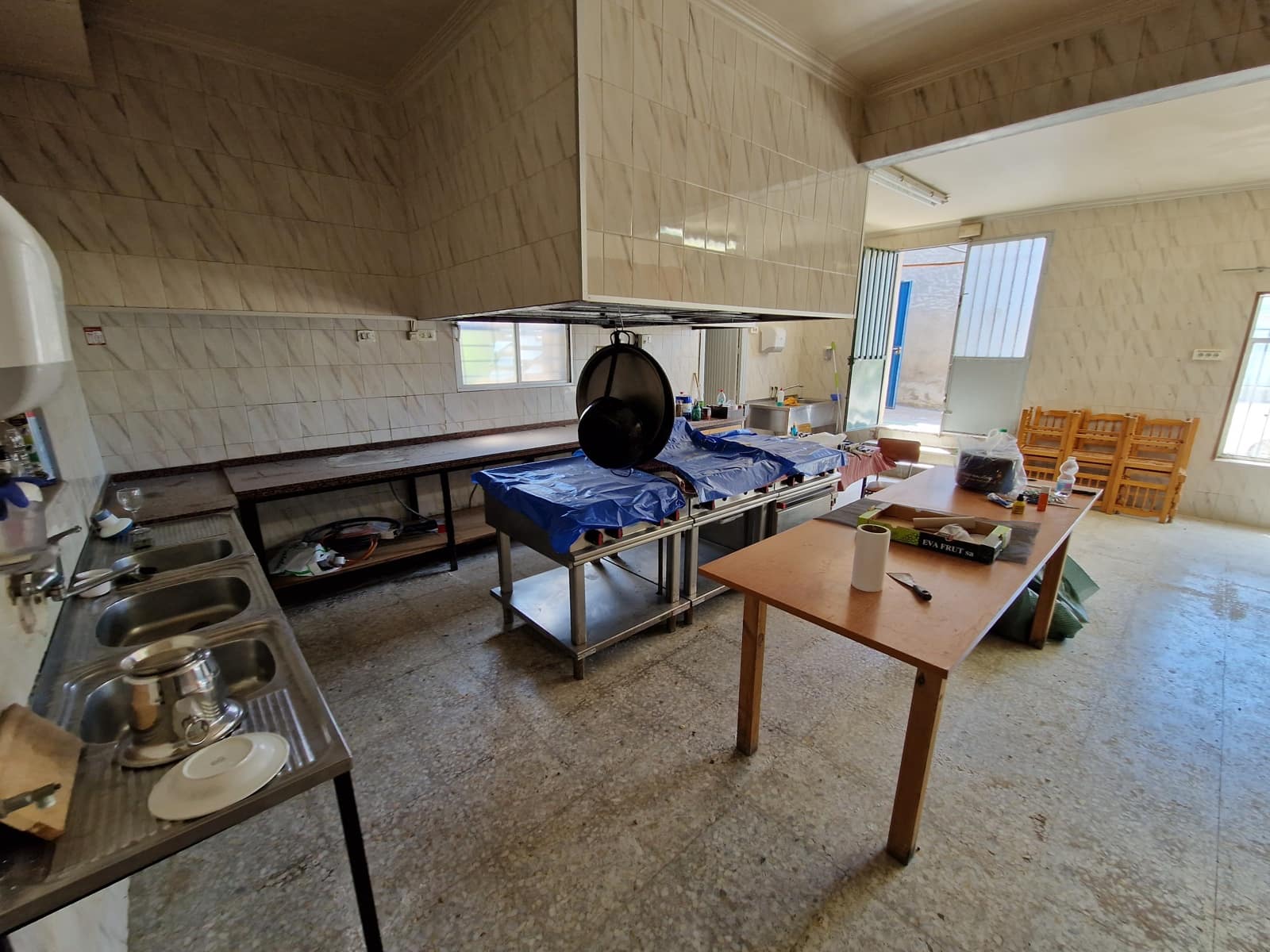 4 bedroom Restaurant/Bar for sale in Pinoso with pool - € 350,000 (Ref: 7046286)