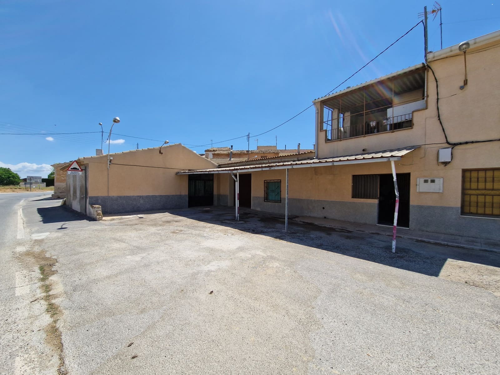 4 bedroom Restaurant/Bar for sale in Pinoso with pool - € 350,000 (Ref: 7046286)