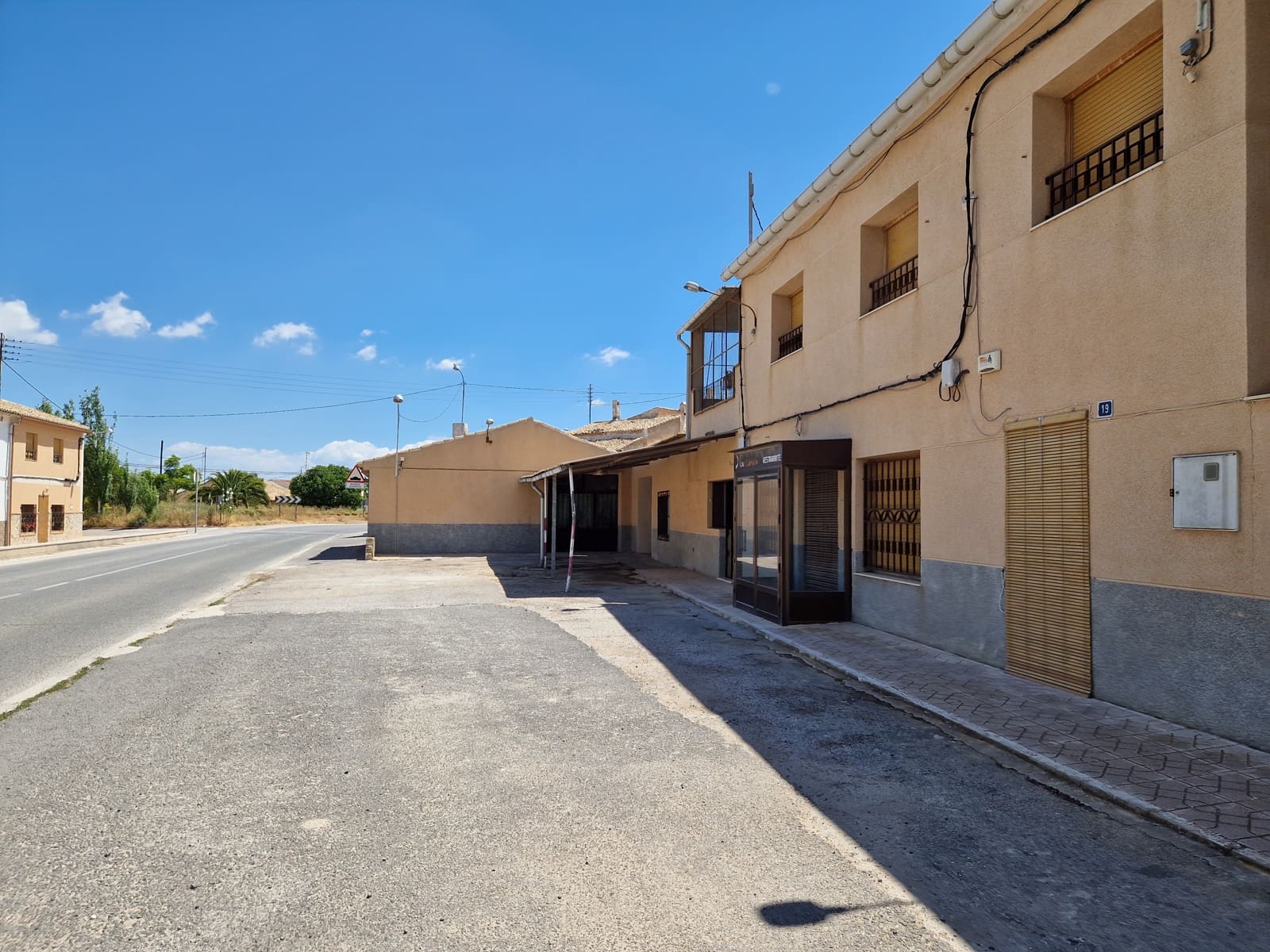 4 bedroom Restaurant/Bar for sale in Pinoso with pool - € 350,000 (Ref: 7046286)