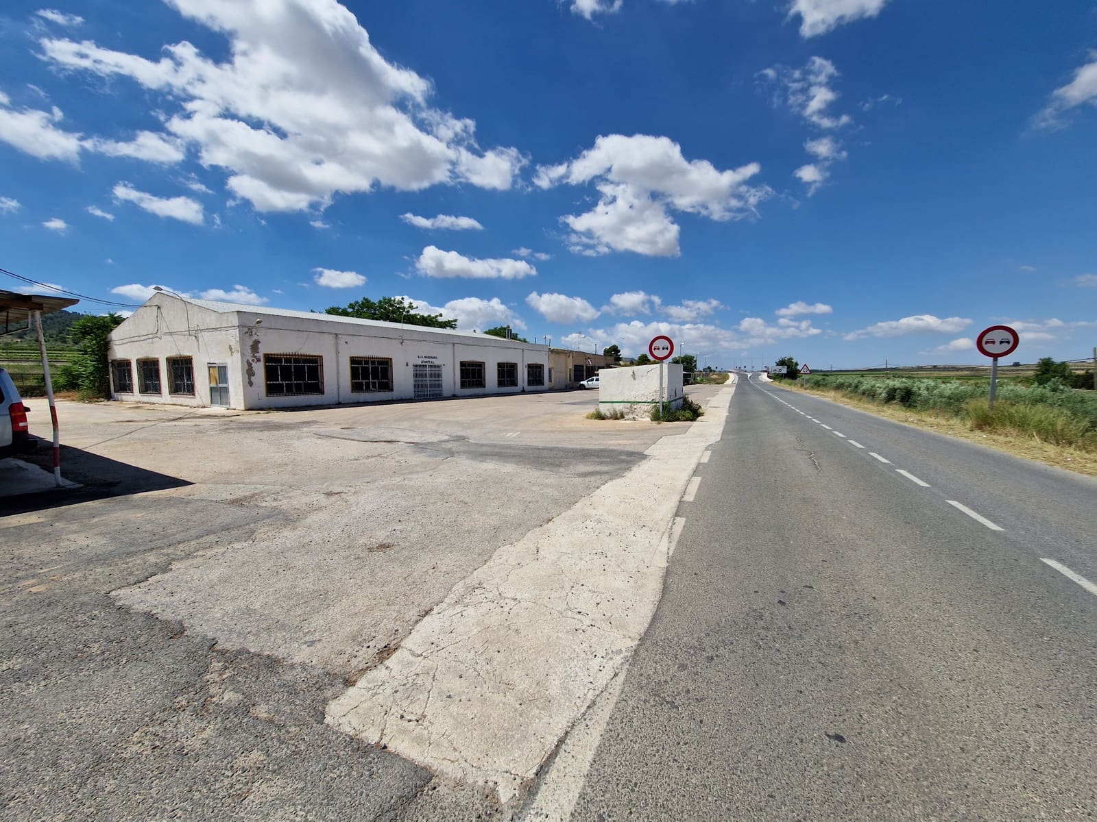 4 bedroom Restaurant/Bar for sale in Pinoso with pool - € 350,000 (Ref: 7046286)