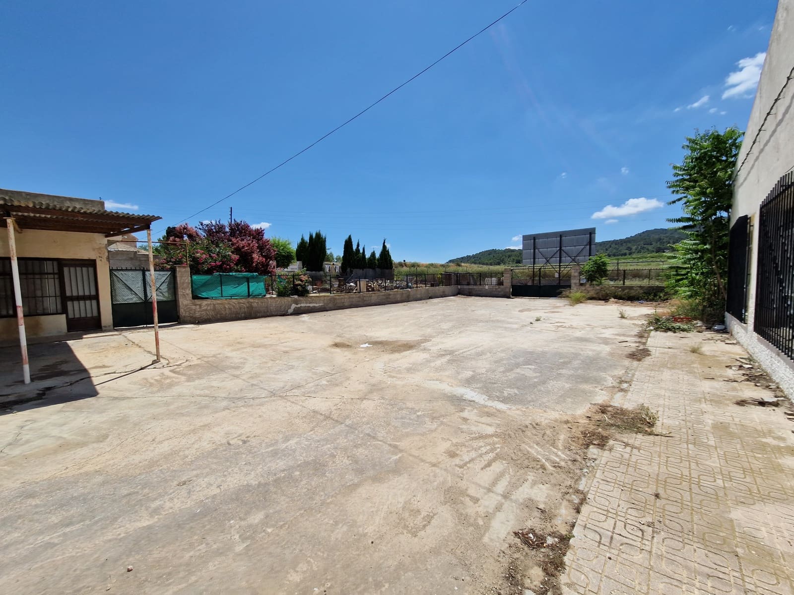 4 bedroom Restaurant/Bar for sale in Pinoso with pool - € 350,000 (Ref: 7046286)