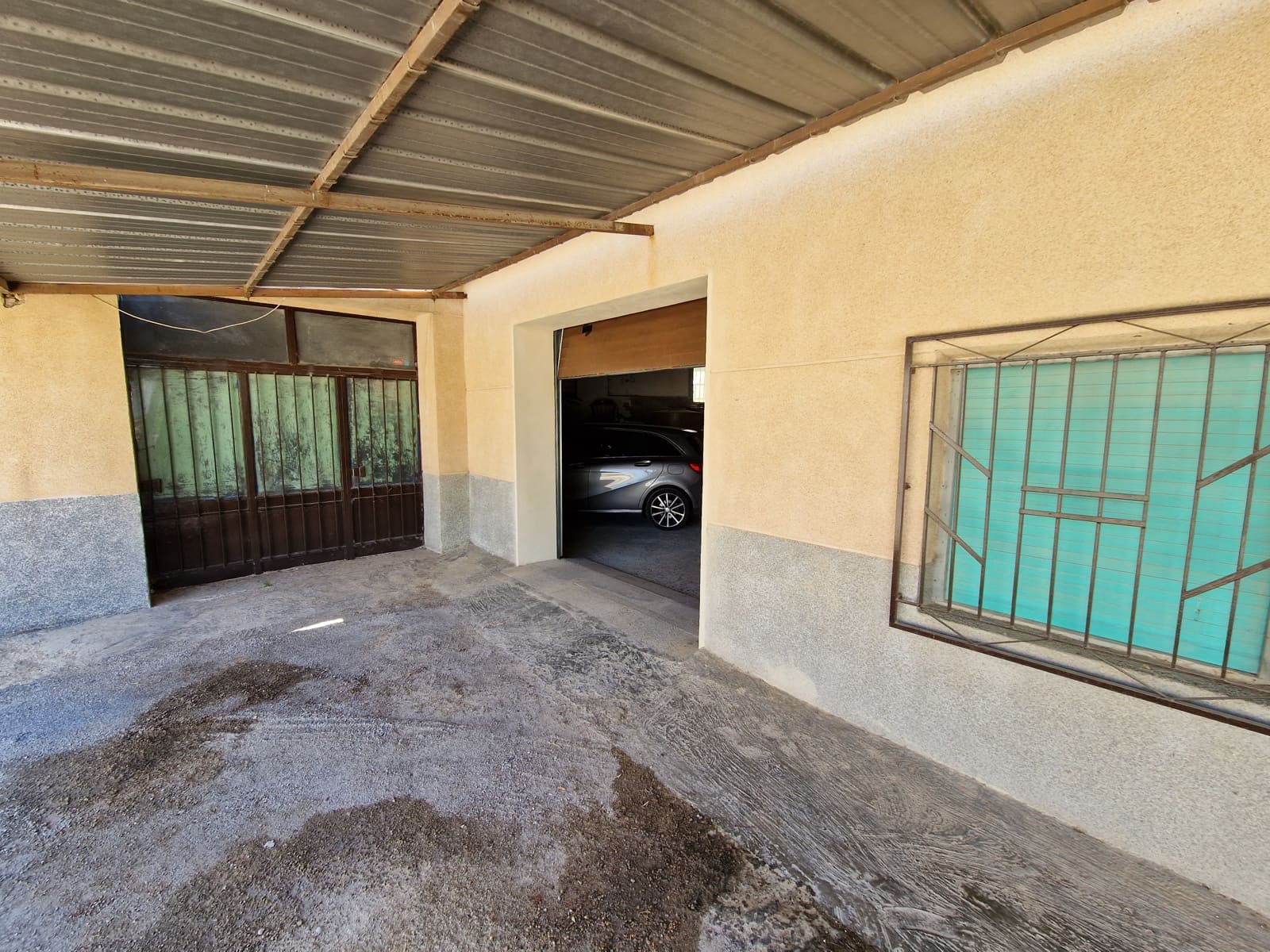 4 bedroom Restaurant/Bar for sale in Pinoso with pool - € 350,000 (Ref: 7046286)