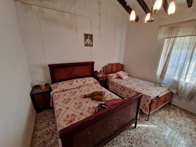4 makuuhuone Omakotitalo myytävänä paikassa Barinas, Abanilla mukana uima-altaan - 66 000 € (Ref: 7178588)