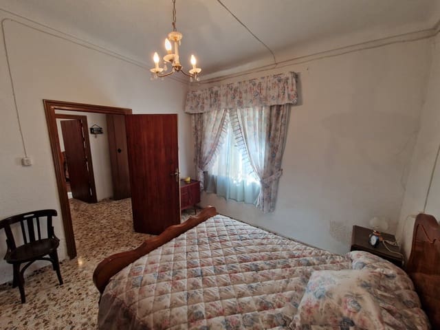 4 makuuhuone Omakotitalo myytävänä paikassa Barinas, Abanilla mukana uima-altaan - 66 000 € (Ref: 7178588)