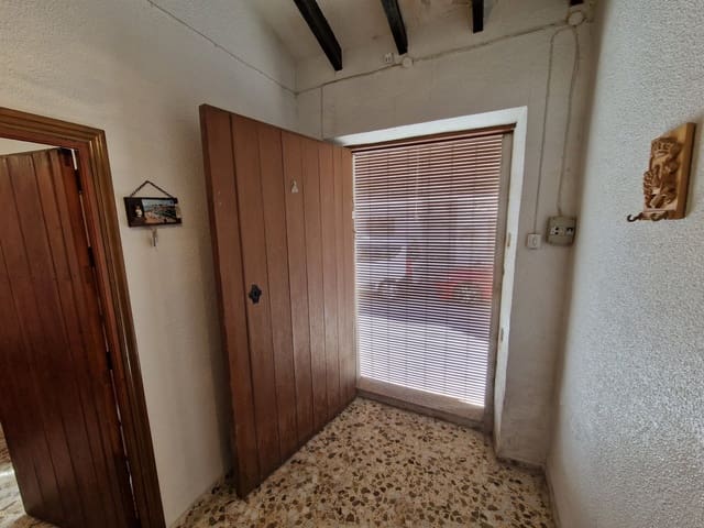 4 makuuhuone Omakotitalo myytävänä paikassa Barinas, Abanilla mukana uima-altaan - 66 000 € (Ref: 7178588)
