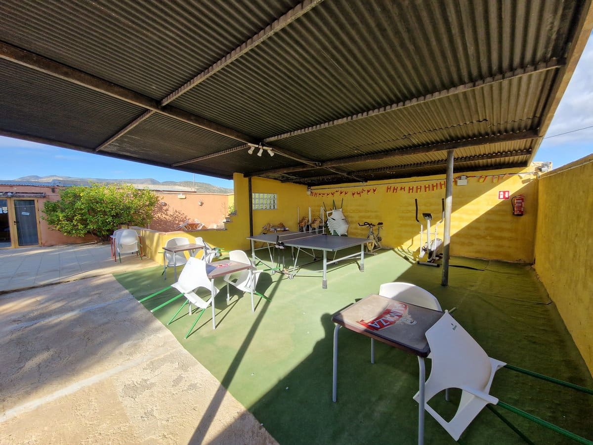 3 soveværelse Finca/Landehus til salg i Pinoso med swimmingpool - € 349.500 (Ref: 7324431)