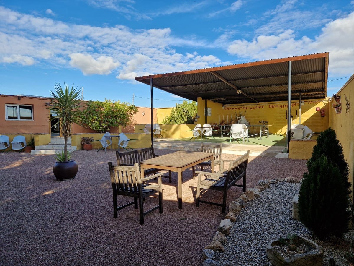 3 soveværelse Finca/Landehus til salg i Pinoso med swimmingpool - € 349.500 (Ref: 7324431)