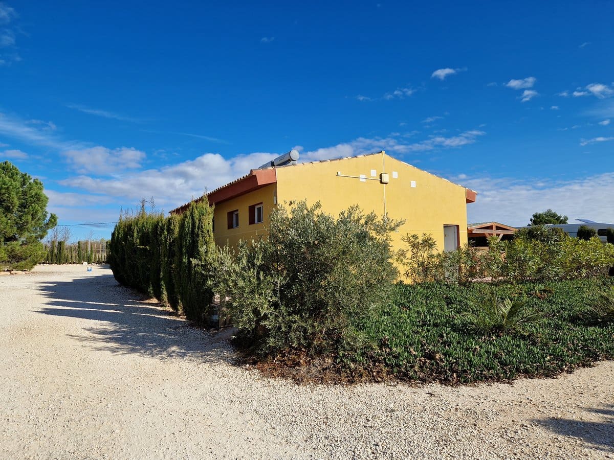 3 soveværelse Finca/Landehus til salg i Pinoso med swimmingpool - € 349.500 (Ref: 7324431)