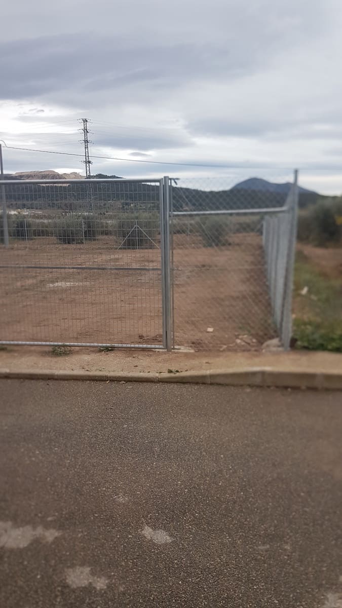 Grunde uden byggetilladelser til salg i Pinoso - € 100.000 (Ref: 7330739)