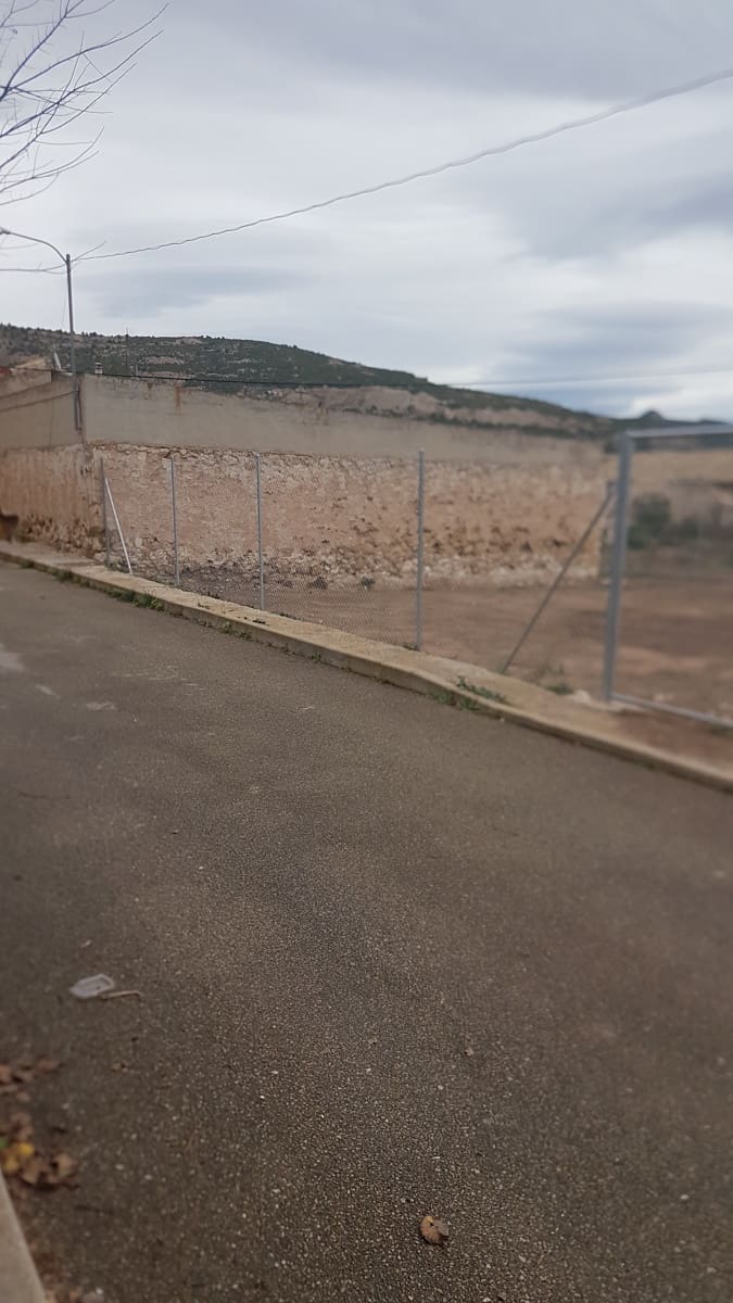 Grunde uden byggetilladelser til salg i Pinoso - € 100.000 (Ref: 7330739)