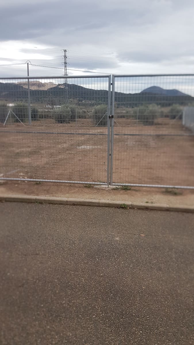 Grunde uden byggetilladelser til salg i Pinoso - € 100.000 (Ref: 7330739)