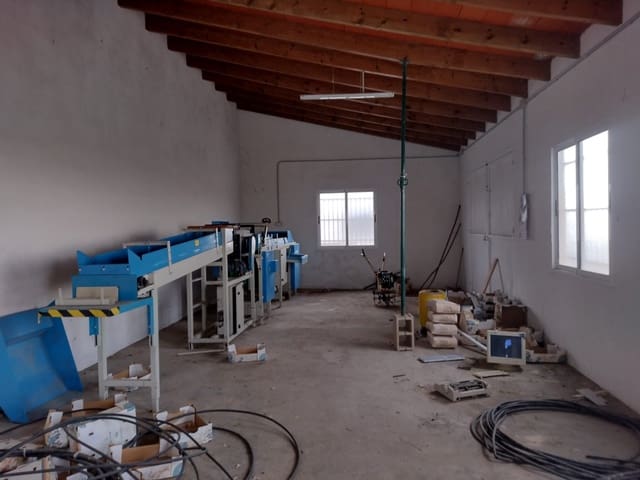 Grunde uden byggetilladelser til salg i Pinoso - € 79.950 (Ref: 7344862)