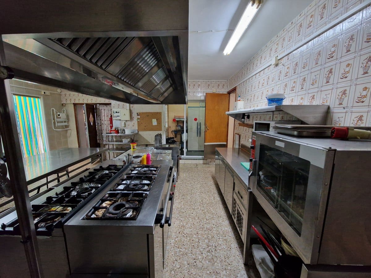 4 soveværelse Restaurant/Bar til salg i Canada de la Lena med swimmingpool - € 375.000 (Ref: 7367837)