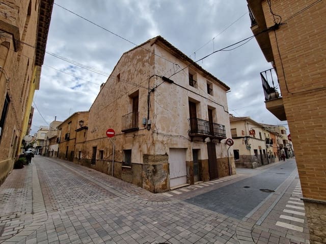 7 bedroom Townhouse for sale in Pinoso with pool - € 160,000 (Ref: 7397432)