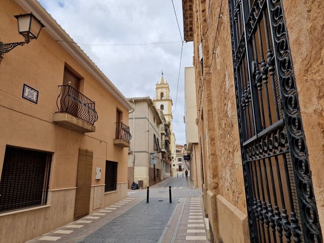 7 bedroom Townhouse for sale in Pinoso with pool - € 160,000 (Ref: 7397432)