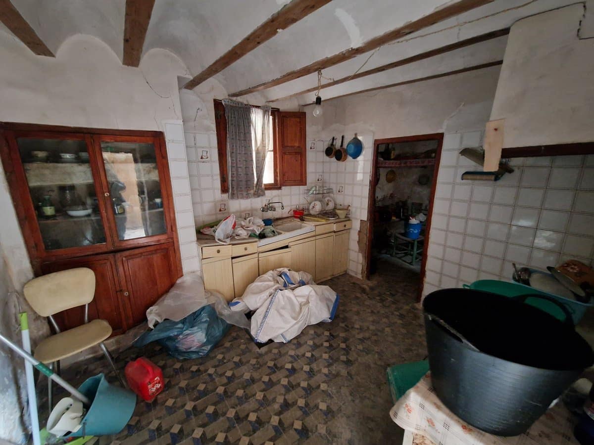 7 bedroom Townhouse for sale in Pinoso with pool - € 160,000 (Ref: 7397432)