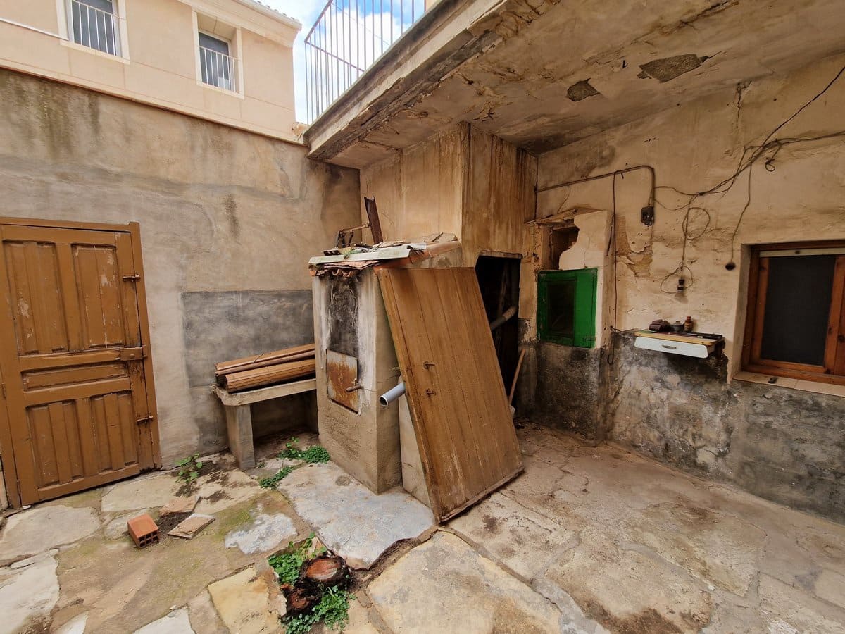 7 bedroom Townhouse for sale in Pinoso with pool - € 160,000 (Ref: 7397432)