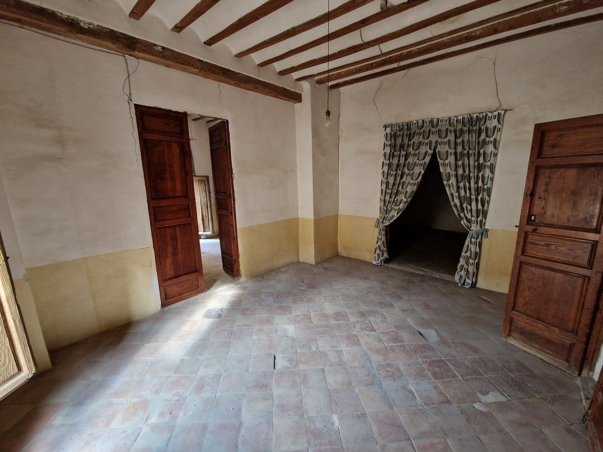 7 bedroom Townhouse for sale in Pinoso with pool - € 160,000 (Ref: 7397432)