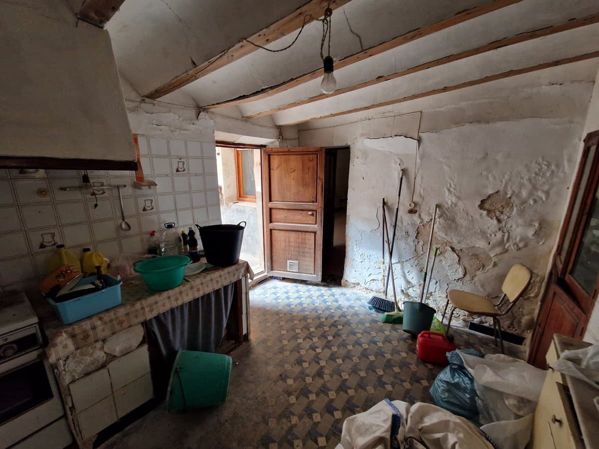 7 bedroom Townhouse for sale in Pinoso with pool - € 160,000 (Ref: 7397432)