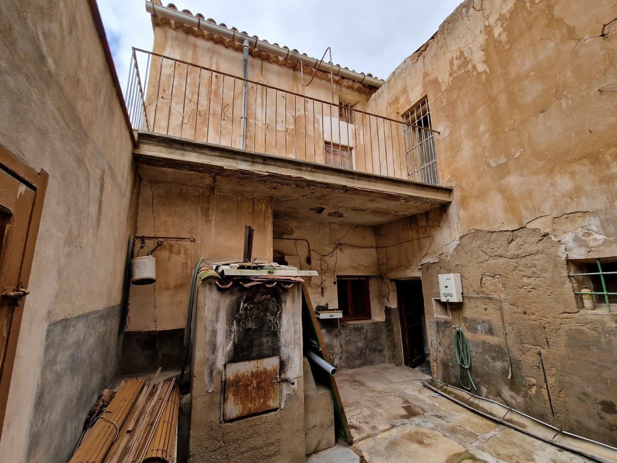 7 bedroom Townhouse for sale in Pinoso with pool - € 160,000 (Ref: 7397432)