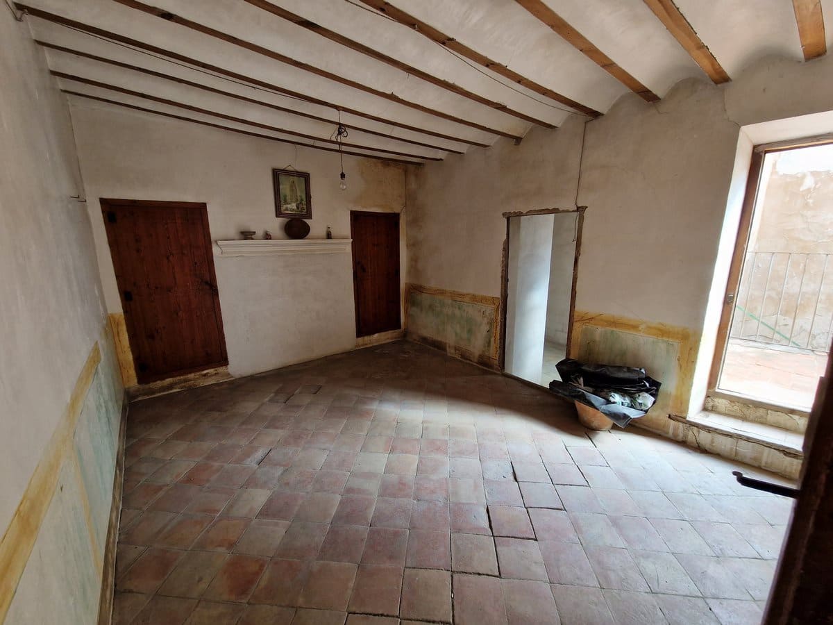 7 bedroom Townhouse for sale in Pinoso with pool - € 160,000 (Ref: 7397432)