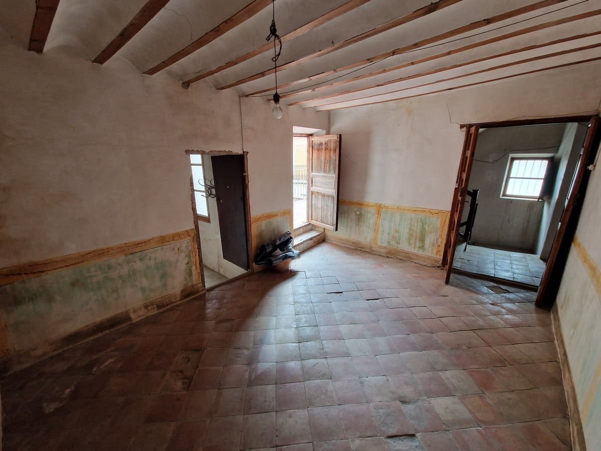 7 bedroom Townhouse for sale in Pinoso with pool - € 160,000 (Ref: 7397432)