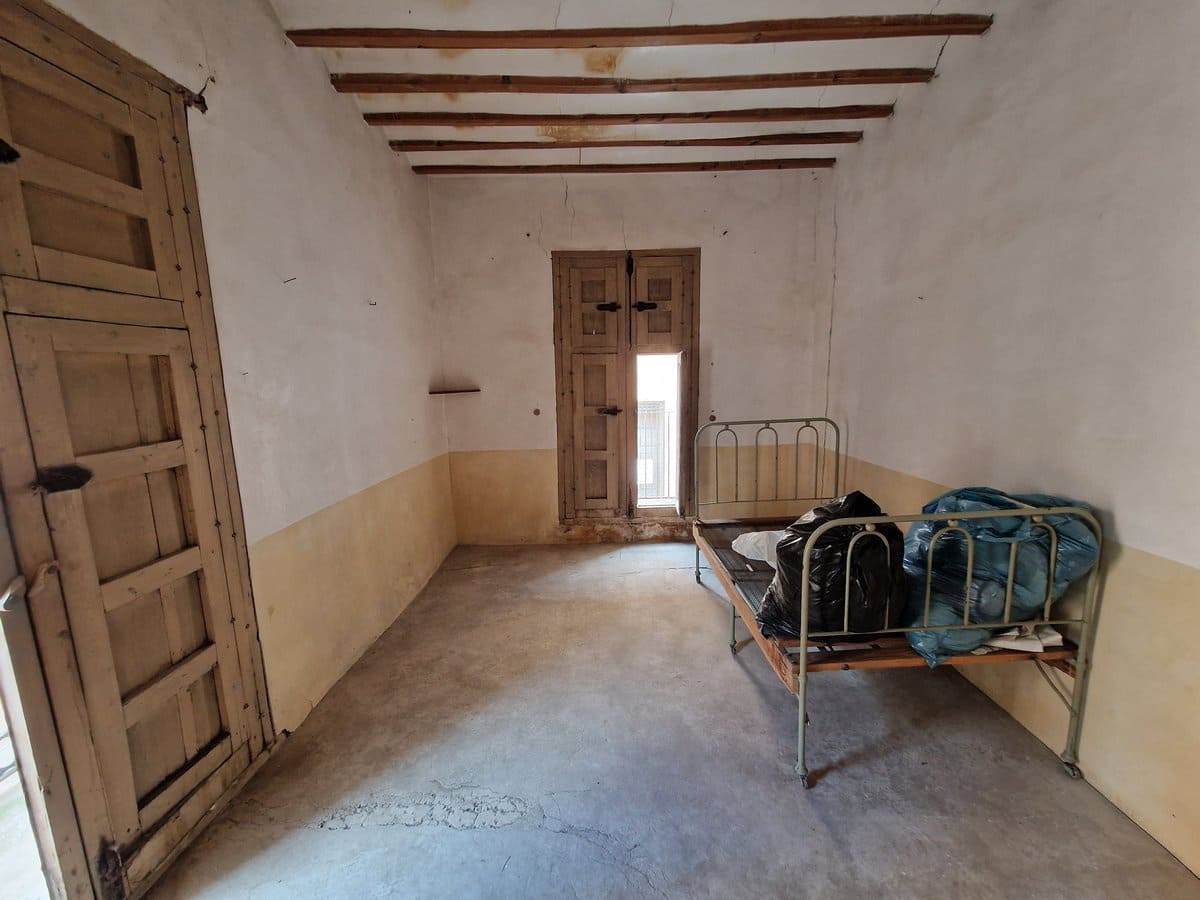 7 bedroom Townhouse for sale in Pinoso with pool - € 160,000 (Ref: 7397432)