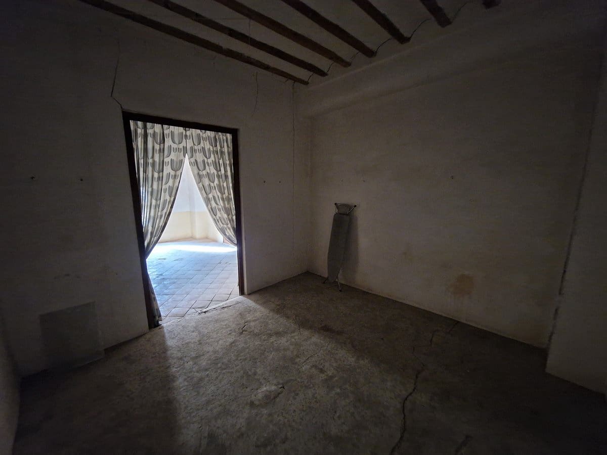 7 bedroom Townhouse for sale in Pinoso with pool - € 160,000 (Ref: 7397432)